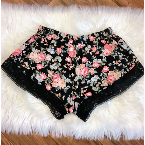 Urban Outfitters Band of Gypsies Floral Botanical Lace Shorts XS - Picture 2 of 9